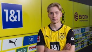 Daniel Svensson med korslagte arme.