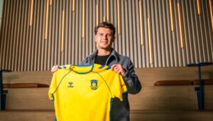Mats Köhlert med en Brøndby-trøje.