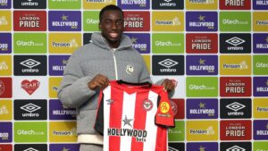 Michael Kayode præsenteres i Brentford.