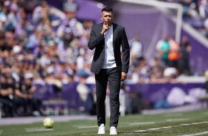 Paulo Pezzolano på sidelinjen.