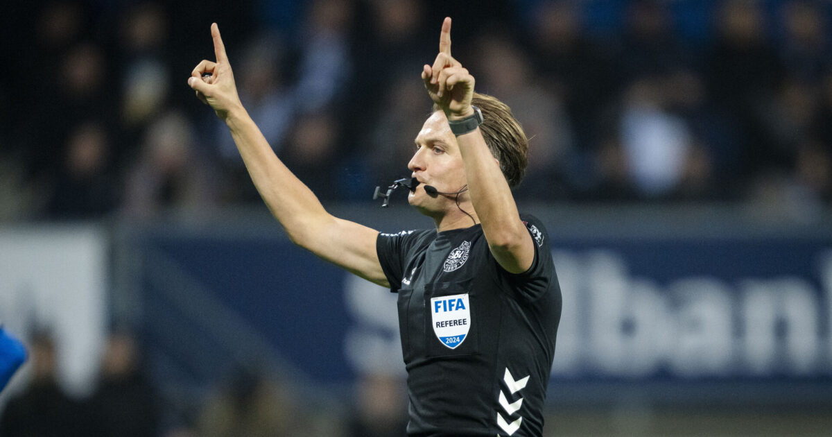 31-årig dommer passer fløjten til guldbraget i Parken Foto: Mads Claus Rasmussen/Ritzau Scanpix