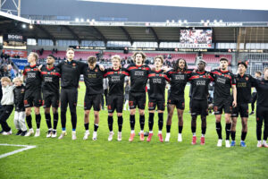 FCM hopper skulder om skulder.