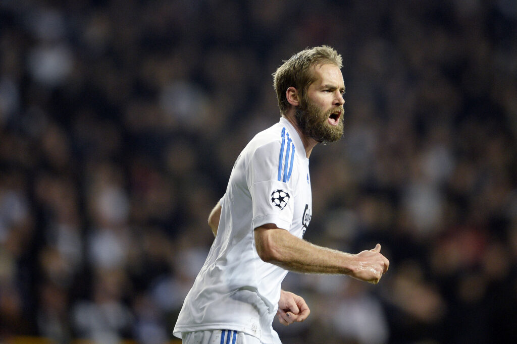 Olof Mellberg under en kamp mod Real Madrid for FCK.