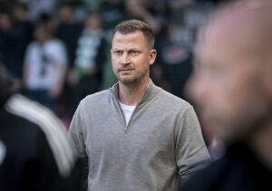 Jacob Neestrup rynker brynene under en F.C. København-kamp.