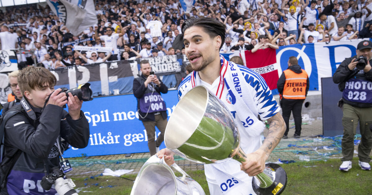 Følelsesladet farvel til Diks: Det er ikke krokodilletårer! Foto: Bo Amstrup/Ritzau Scanpix