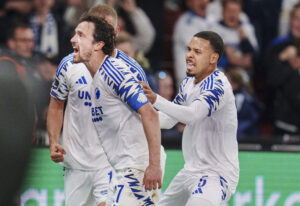 Thomas Delaney jubler efter sin scoring mod FC Midtjylland i Parken.