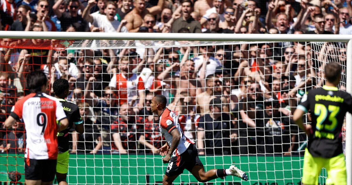 Ajax må vente: PSV-comeback holder drømmen i live Foto: Photo by MAURICE VAN STEEN 