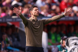 Xabi Alonso laver fagter.