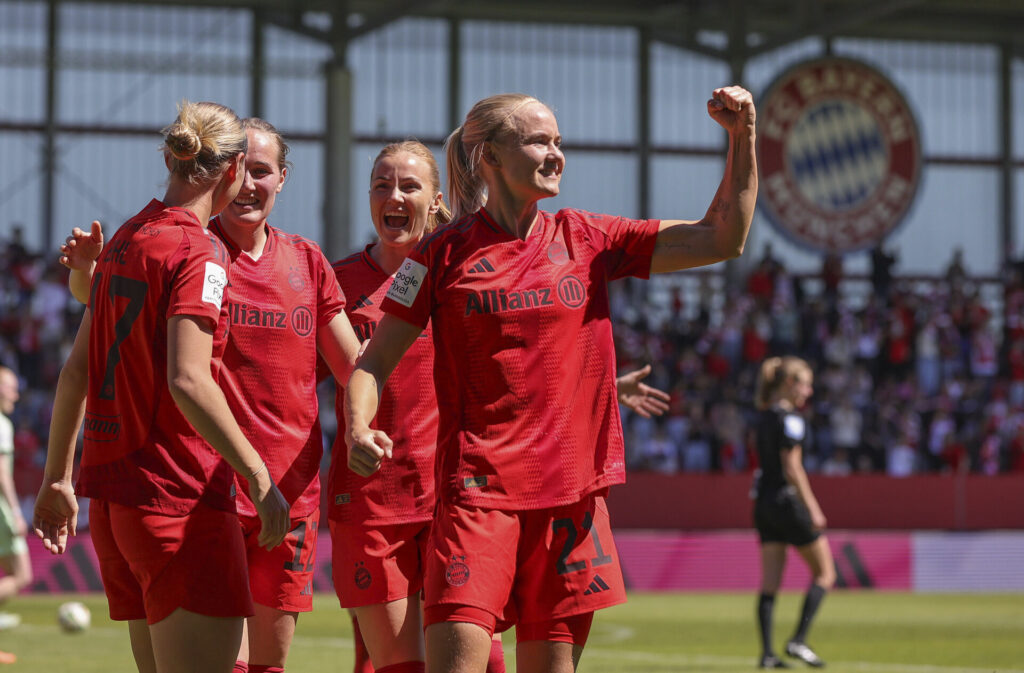 Pernille Harder med en knyttet næve.