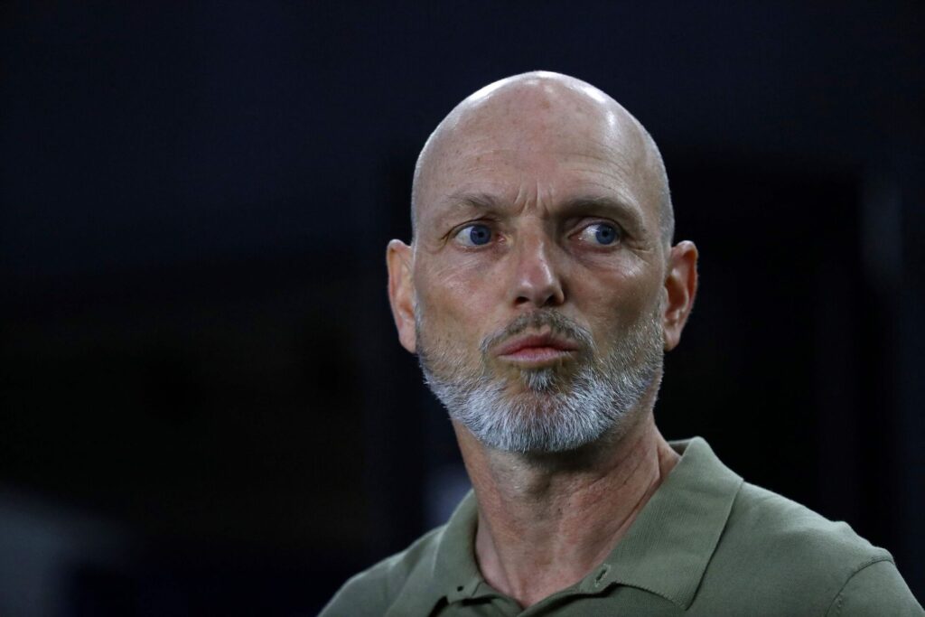 Jesper Sørensen stirrer 