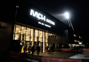MCH Arena om aftenen.