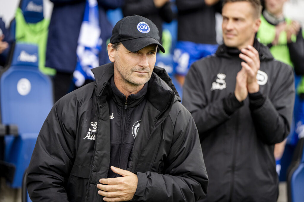 Søren Krogh på sidelinjen.