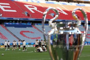 PSG-spillerne træner på Allianz Arena.