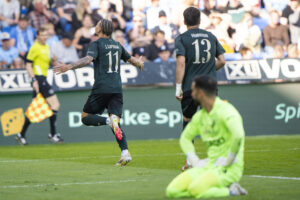 Jordan Larsson jubler efter scoring i Randers.