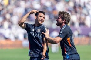 Anders Dreyer og Hirving Lozano fejrer en San Diego-scoring