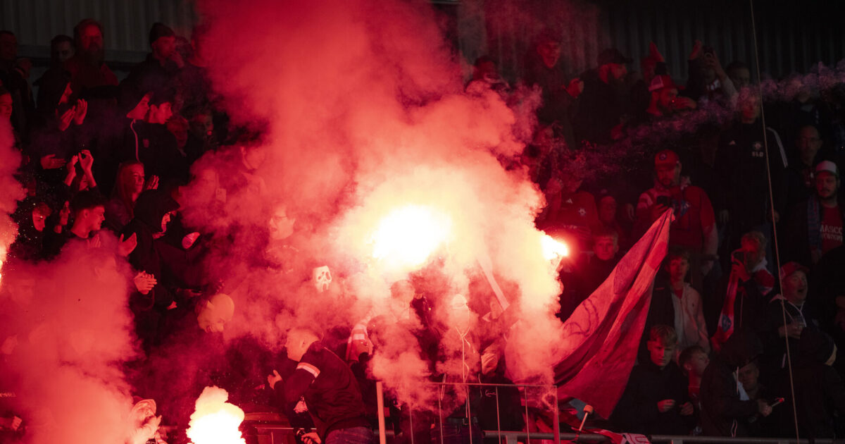 Skandale i Sverige: Fan angriber Hedlund på banen Foto: Bo Amstrup/Ritzau Scanpix