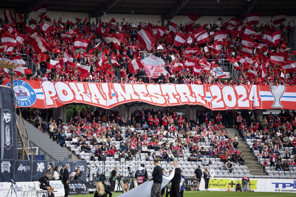 Silkeborg IF's fans på lægterne i Aarhus.