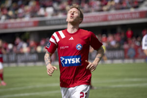 Tonni Adamsen ærgrer sig under en kamp for Silkeborg IF