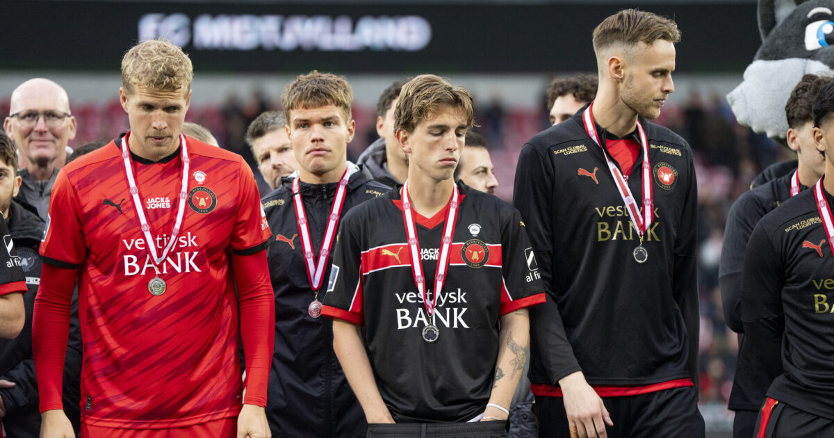 Keeperkamp bekymrer ikke Lössl: Den skarpeste på dagen står mellem stængerne Foto: Bo Amstrup/Ritzau Scanpix