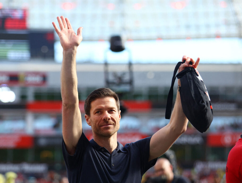 Xabi Alonso tager afsked med Bayer Leverkusens fans.