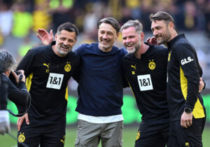 Niko Kovac smiler sammen med sin stab.