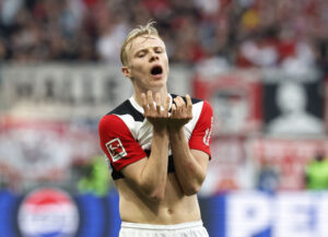 Oscar Højlund ærgrer sig.