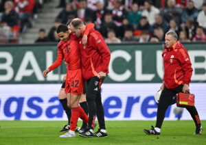 Jamal Musiala halter fra banen.