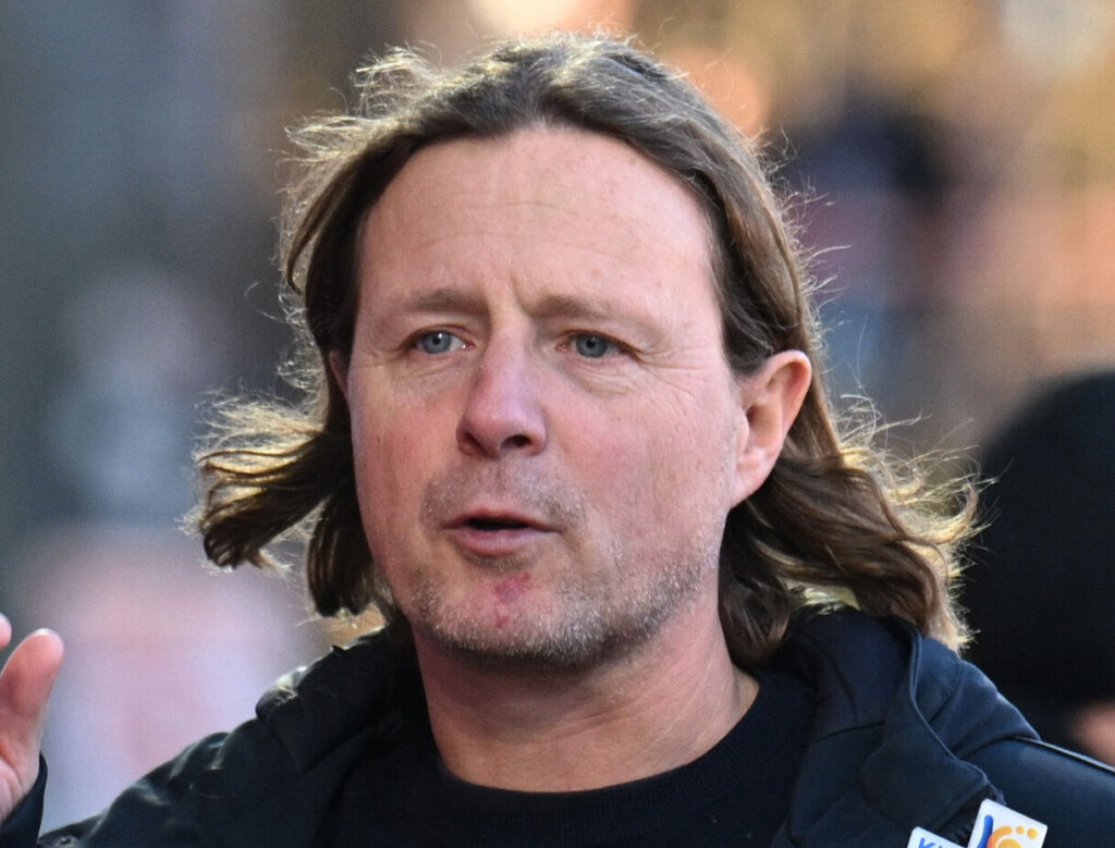 Bo Henriksen peger op