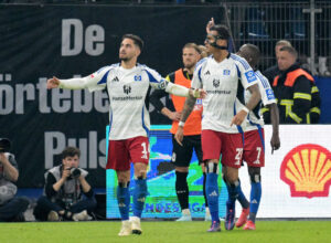 HSV-spillerne slår ud med armene