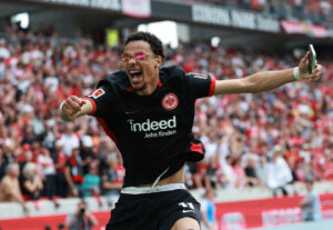 Hugo Ekitike i vild jubel.