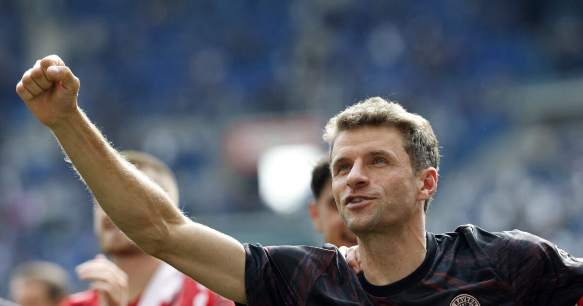 Se den rørende seance: Bayern-legende får flot hyldest Foto: PHOTOGRAPHS AS IMAGE SEQUENCES AND