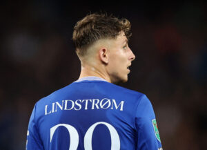 Jesper Lindstrøm i kamp for Everton