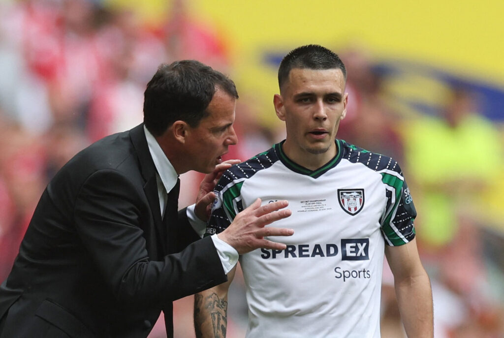 Enzo Le Fee får dessiner under Championships Premier League Playoff-finale.