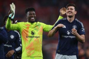 Harry Maguire og Andre Onana fejrer en Manchester United-sejr