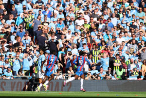 Eze jubler efter scoring.