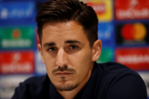 Benjamin Hübner til pressemøde.