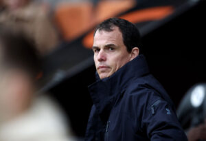 Regis Le Bris på sidelinjen.