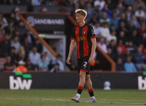 Dean Huijsen under en kamp for Bournemouth.