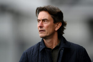 Thomas Frank under en kamp på sidelinjen for Brentford.