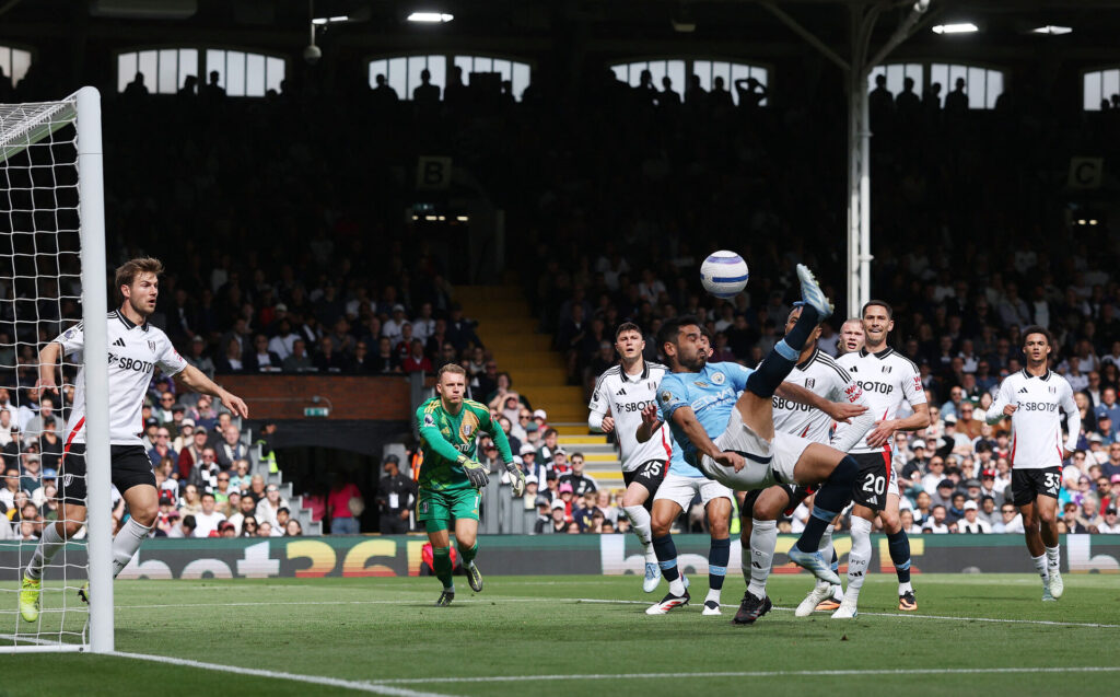Gündogan ved at score mod Fulham.