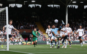 Gündogan ved at score mod Fulham.