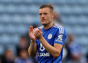 Jamie Vardy klapper i hænderne.