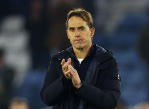 Lopetegui klapper i hænderne