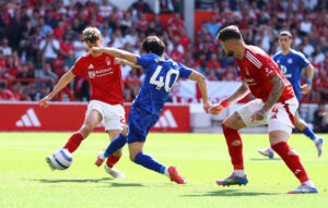 Leicester og Nottingham Forest i kamp.