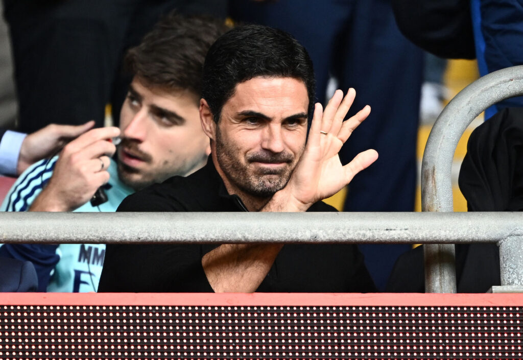 Mikel Arteta vinder til Arsenals fans i Premier League