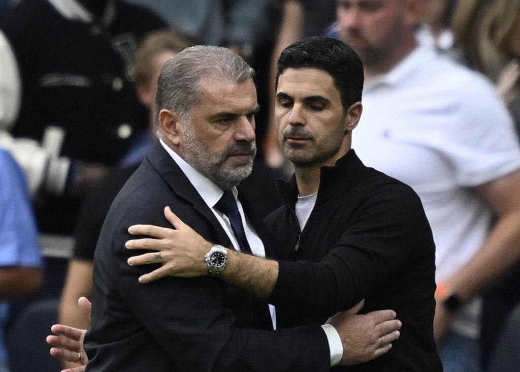 Ange og Arteta giver et kram