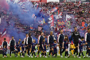 Bologna-spillere går på banen.