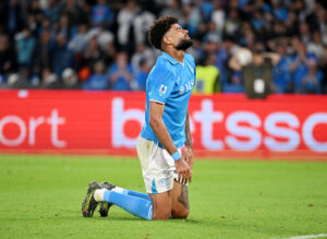 Philip Billing i knæ.