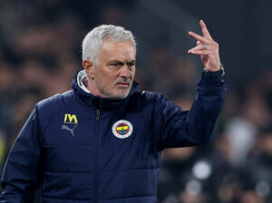 Jose Mourinho laver fagter under en kamp.