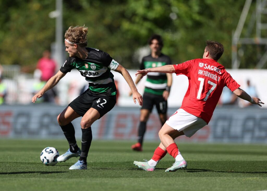 Morten Hjulmand dribler.